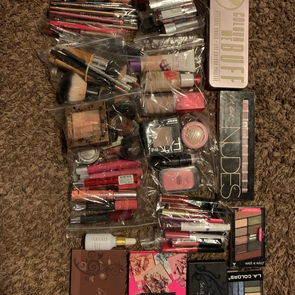Makeup bundle!!
